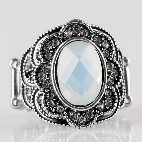 ❤️🔥5/$25❤️🔥 Floral Fairways White Ring - Picture 2 of 2